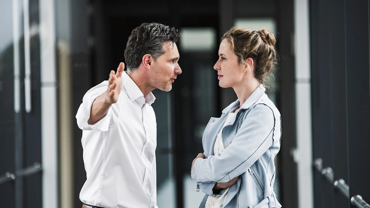 Warum dein Chef dich hasst, wenn du im Meeting weinst – der ungeschminkte Job-Code