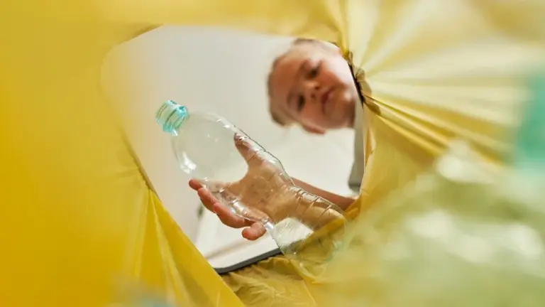 Deutscher Müll: Warum Ihre akribische Trennung WIRKLICH NICHTS bringt