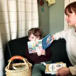 Die eine Lesegewohnheit, die Lehrer heimlich für die Zukunft Ihres Kindes bevorzugen (und nichts mit Buchstabenkarten zu tun hat)