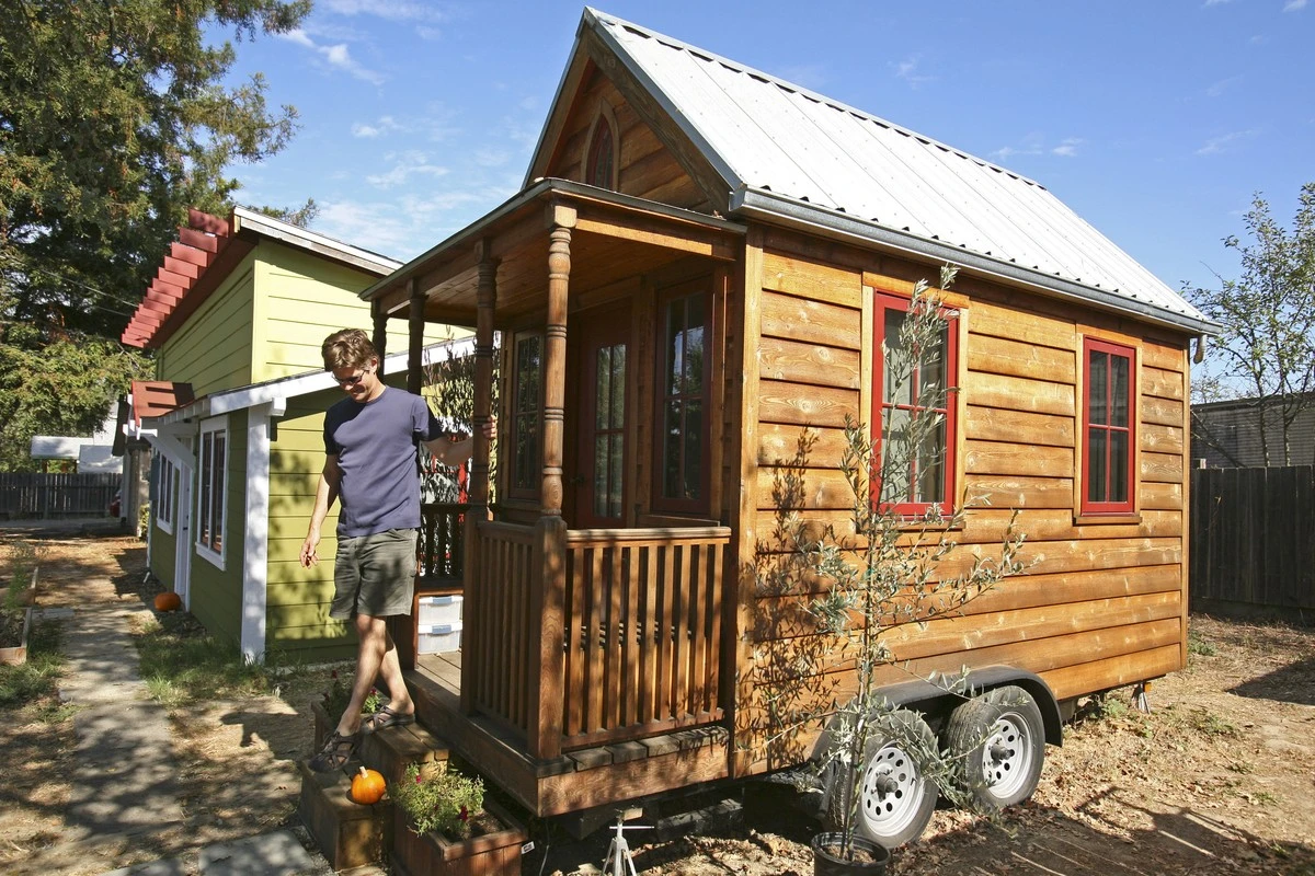 Die große Tiny-House-Lüge: Warum Gastgebersein im 18-qm-Traum zur Beziehungsprobe wird - image 1