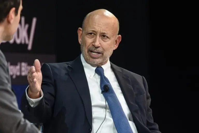 Du glaubst, du investierst? Ex-Goldman-Boss sagt, dein erstes Geld verschwendest du für diesen "Spaß"-Kauf