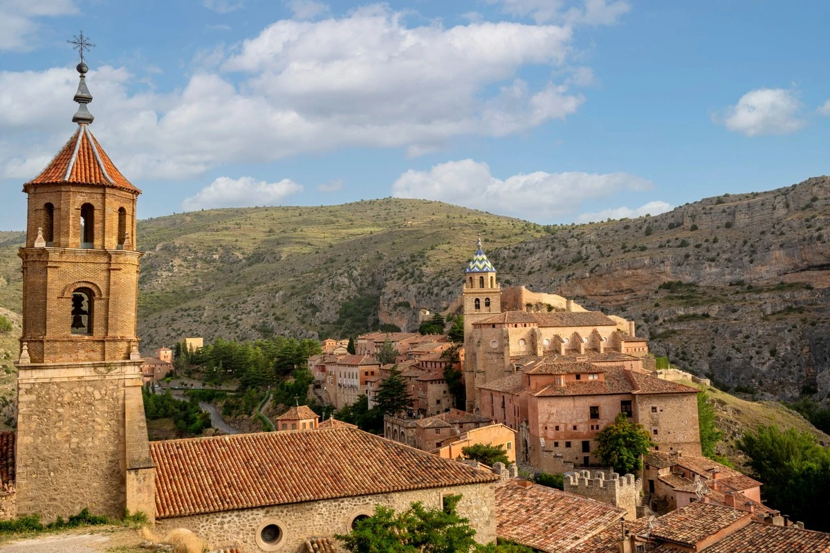 Kein Witz: Dieses spanische Dorf schenkt Ihnen ein Haus – aber nur, wenn Sie den Winter überleben
