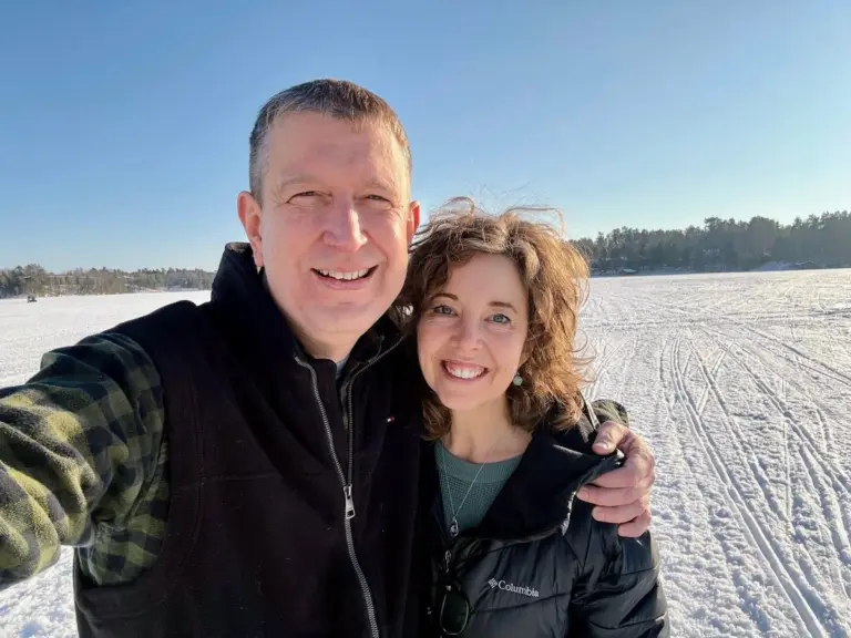 Professorin hasste Dating-Apps – dann verbrannte sie den Heuhaufen: So fand sie IHN