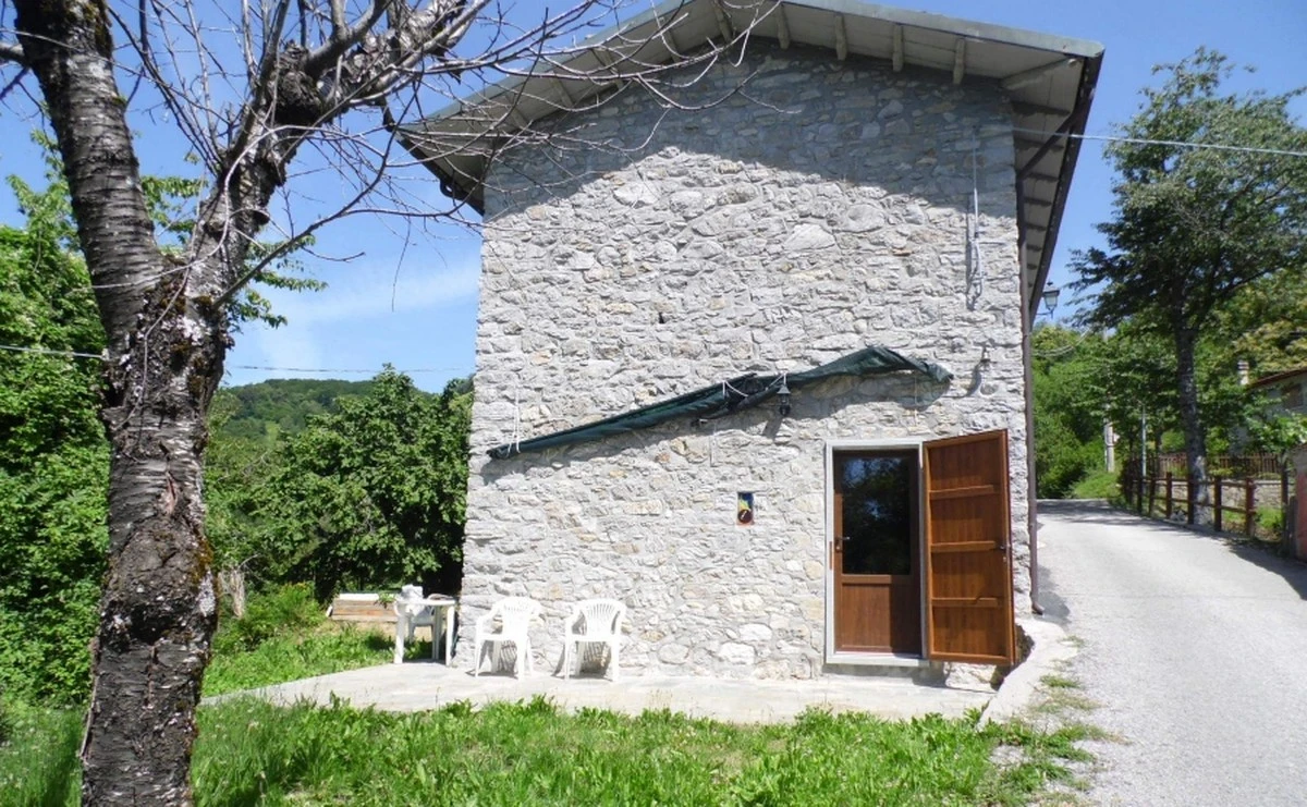 Sie kaufte ein 17-Zimmer-Haus für 27.000 € – Ihr Nachbar in L.A. zahlt diesen Preis für ein Regal. - image 1