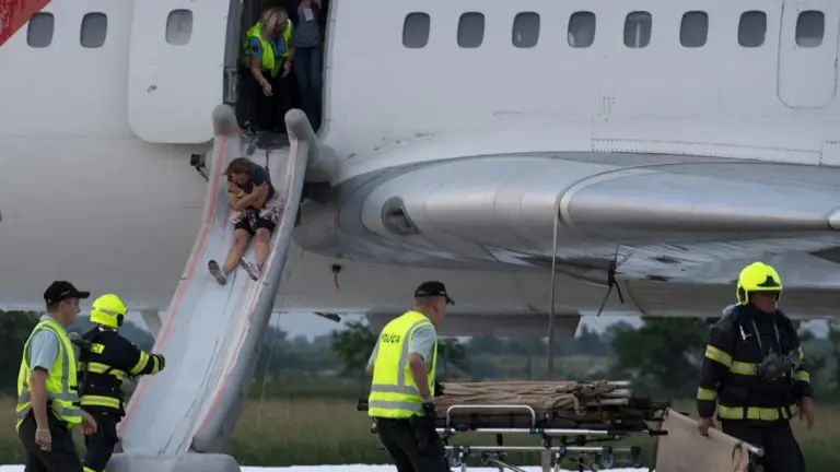 Warum 90 Sekunden im Flugzeug plötzlich zu einer Lüge werden, wenn Senioren an Bord sind