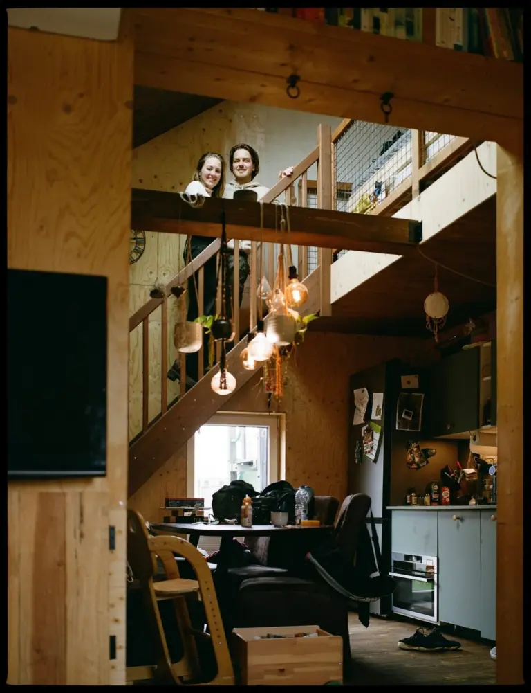 Warum diese jungen Eltern nur 3 Tage arbeiten müssen: Sie warfen ihr Haus weg