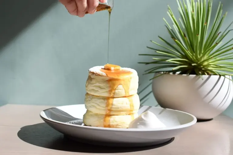 Warum für diese fluffigen Pfannkuchen 60 Minuten warten? Mein schonungsloses Urteil.