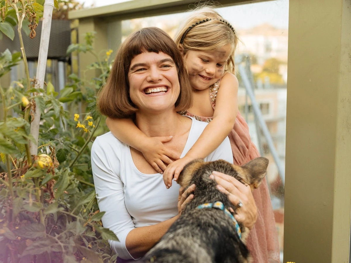 Warum meine Tochter freiwillig den Bildschirm hasst – und wie ich das mit Kochlöffel statt Strafen schaffte